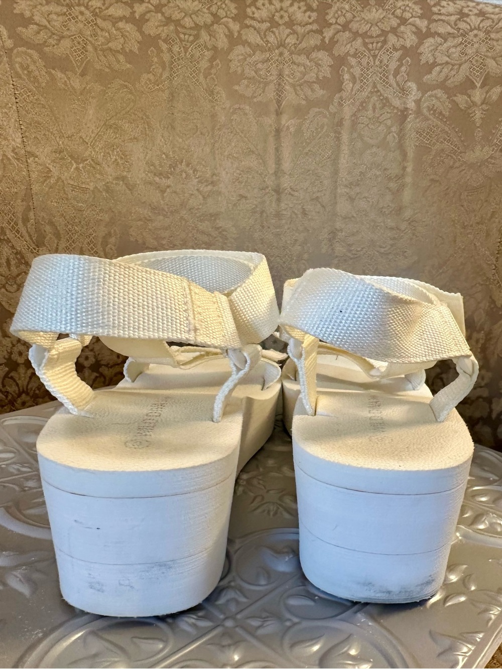 Wild Diva Lounge Helena White Platform Wedge Sandals Size 8 - Picture 4 of 8